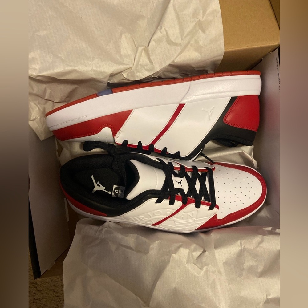 Nu Jordan 1s low white n red